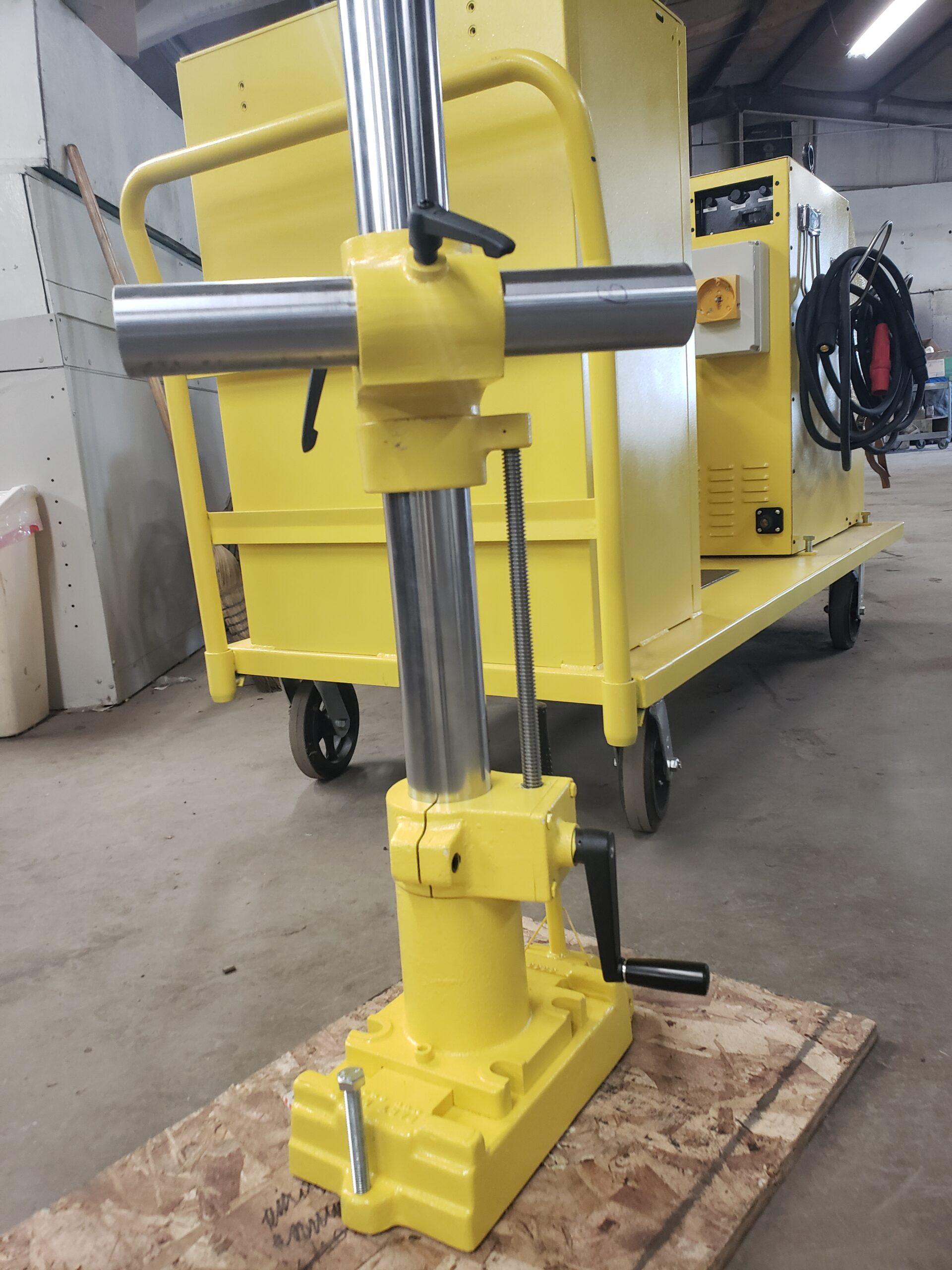 Bolt Eater operating head and adjustable support arrangement